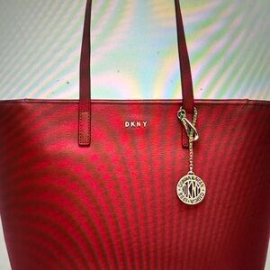 DKNY Bryant Medium Tote Giftable NWT